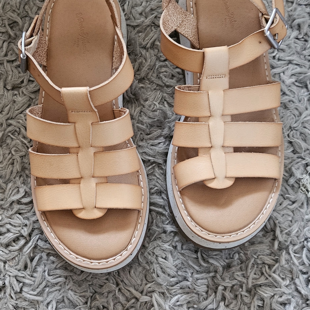 Universal Thread Tan Sandals